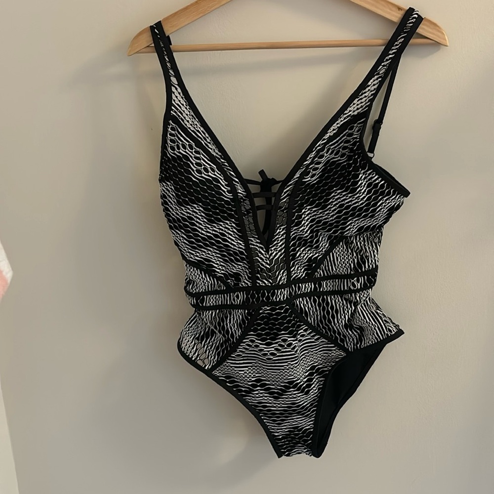 Becca Reveal Plunge One Piece Swimsuit Large